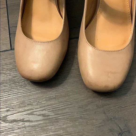 NYLA Beige Heels Size 9 Distressed Pinup Shoes - Picture 8 of 8